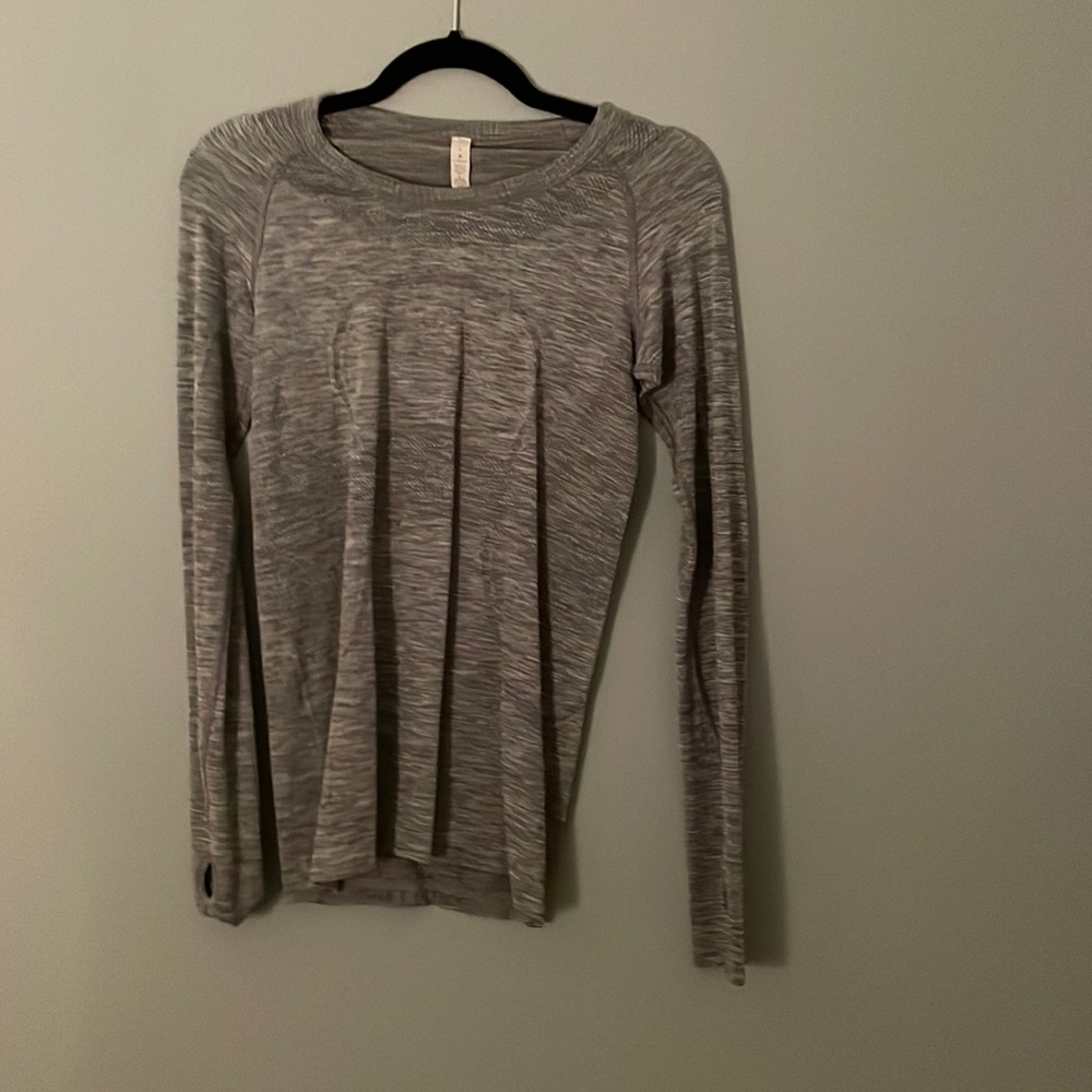 Gray lulu long sleeve with thumb wholes
